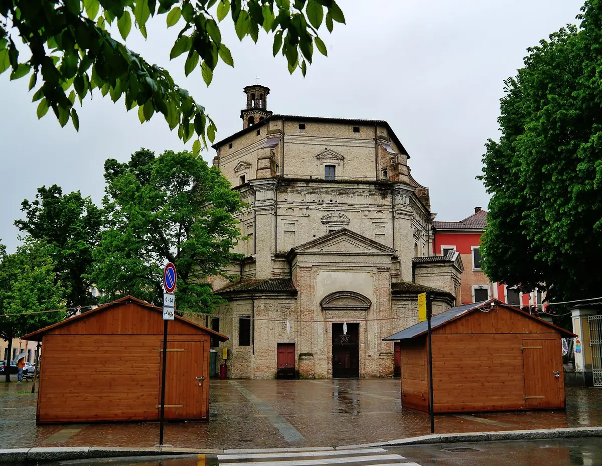 Santa Maria del Quartiere church in Parma's Oltretorrente on a rainy day