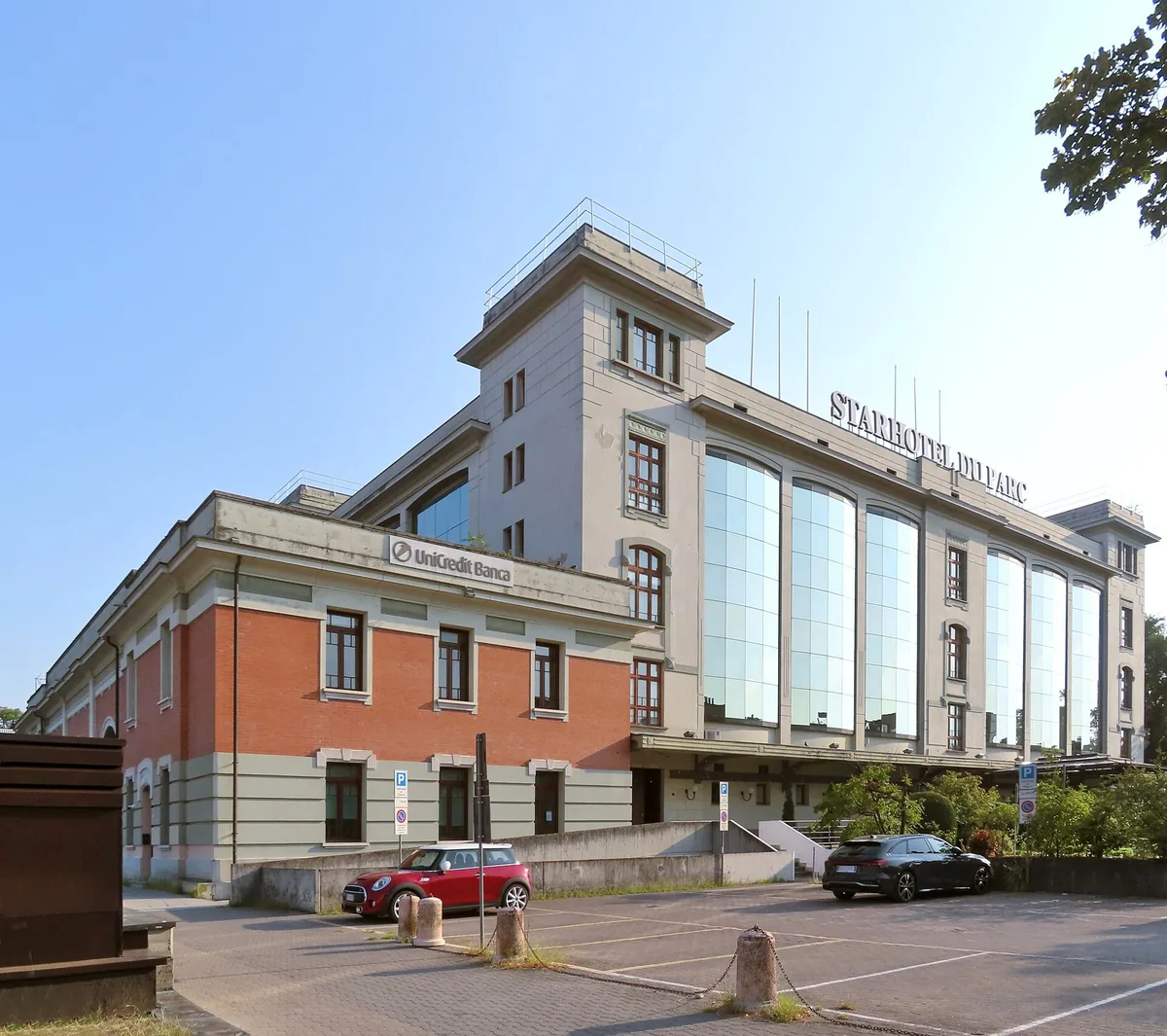 Glass-fronted facade of the Starhotels Du Parc building in Parma