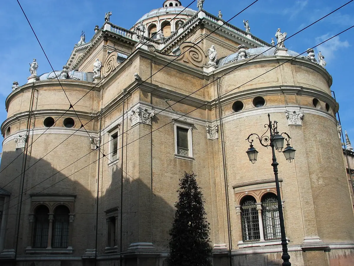 Apses, statue-lined balustrade and dome of Santa Maria della Steccata, Parma